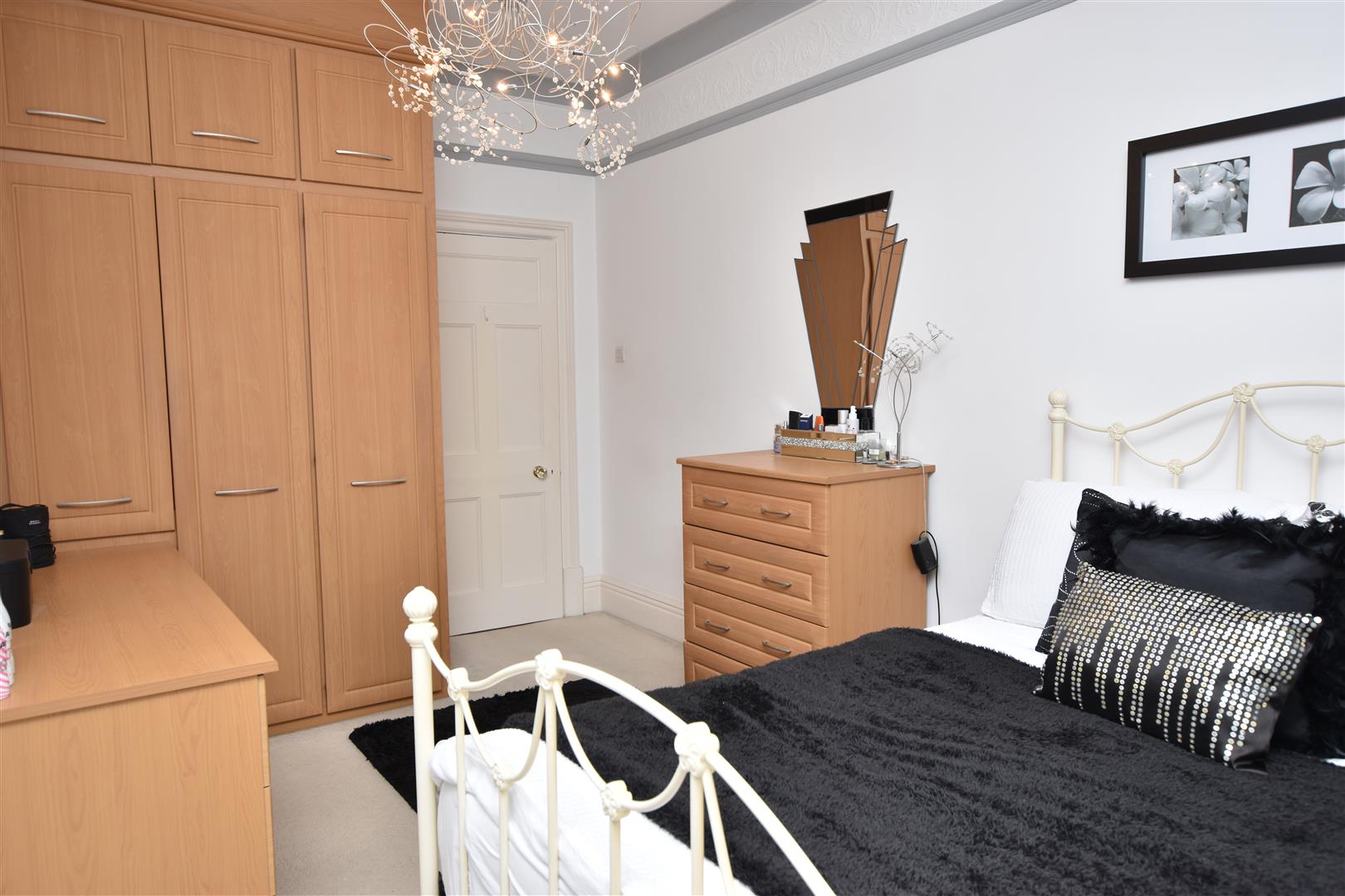 BEDROOM 3 (MIDDLE)